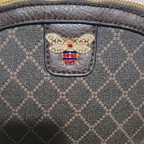 Mauve Bee - Picture 2 of 7